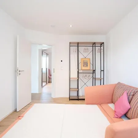 Neusaniertes 3familienhaus Am Bahnhof Wyhlen 7min Von Basel Ch Apartamento Grenzach-Wyhlen