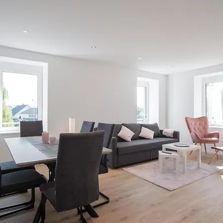 Neusaniertes 3familienhaus Am Bahnhof Wyhlen 7min Von Basel Ch Appartement *