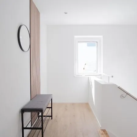 Neusaniertes 3familienhaus Am Bahnhof Wyhlen 7min Von Basel Ch Apartamento Grenzach-Wyhlen