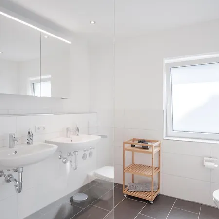 Neusaniertes 3familienhaus Am Bahnhof Wyhlen 7min Von Basel Ch *