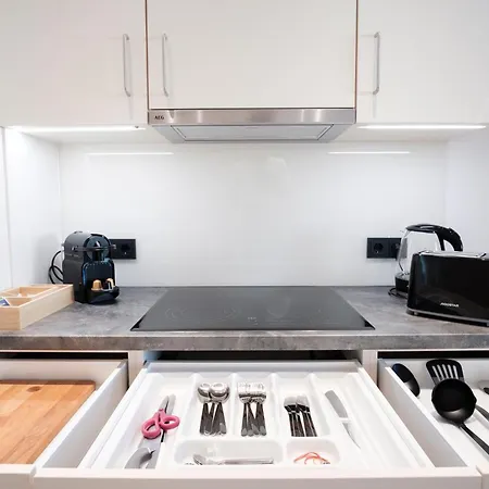 Neusaniertes 3familienhaus Am Bahnhof Wyhlen 7min Von Basel Ch Апартаменты Гренцах-Вилен