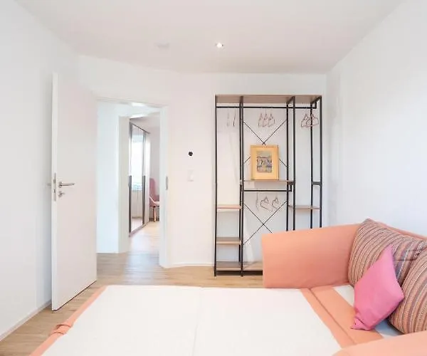 Neusaniertes 3familienhaus Am Bahnhof Wyhlen 7min Von Basel Ch 公寓 格伦扎克·威伦