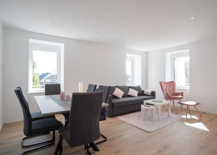 Neusaniertes 3familienhaus Am Bahnhof Wyhlen 7min Von Basel Ch 公寓 *