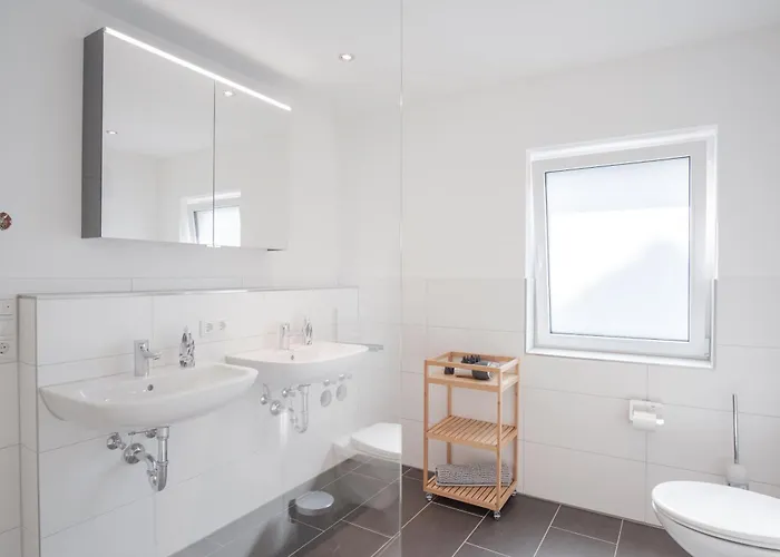 Neusaniertes 3familienhaus Am Bahnhof Wyhlen 7min Von Basel Ch *